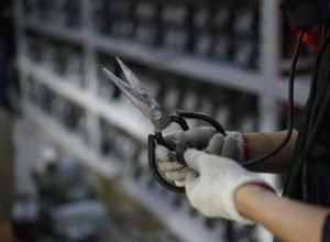 Reabold, com sede no Reino Unido, atrai críticas por pesar operação de mineração de bitcoin movida a gás