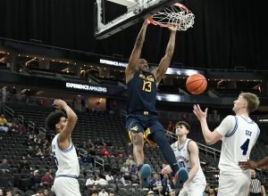 A temporada termina hoje à noite em Las Vegas. WVU joga contra Oklahoma pelo campeonato College Basketball Crown. Aqui está tudo o que você precisa saber.