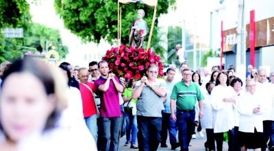 G1 - Cachoeiro realiza procissão para homenagear seu Padroeiro, São Pedro
