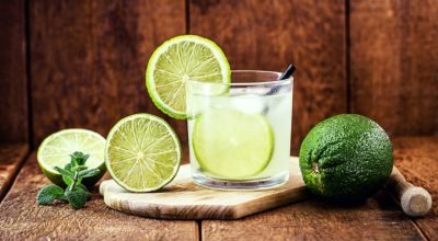 Caipiroska de limão de liquidificador para curtir o melhor do verão