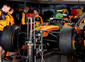 Chefe da McLaren revela que equipe terá "novo carro" em Miami