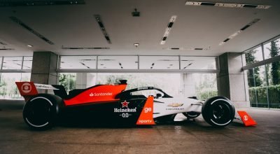 Globo leva carro de F1 personalizado à estação de metrô em SP