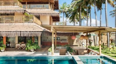 Casa de praia rústica no Ceará tem piso de porcelanato que lembra pedra