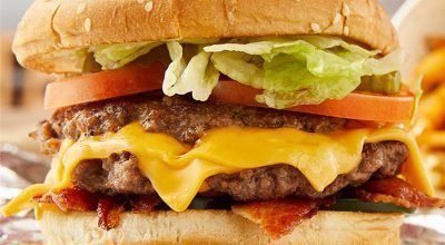 Five Guys dá as boas-vindas aos convidados para a festa pós-aniversário de 40 anos