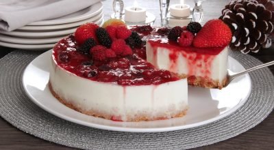 Cheesecake com nozes e frutas vermelhas
