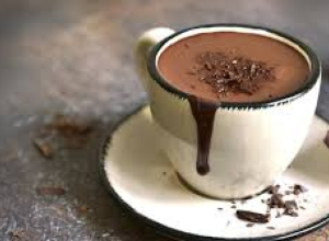 Chocolate quente cremoso igual ao de cafeteria: veja como fazer!