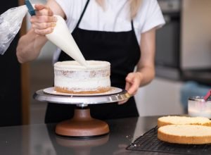 Qual a melhor cobertura de bolo? Veja tipos e como escolher a ideal