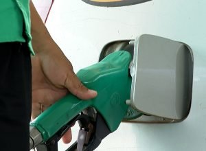 Ministro de Minas e Energia diz que aumento do teor de etanol na gasolina será discutido em maio