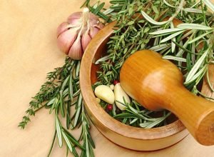 Como deixar qualquer receita mais saborosa com temperos simples