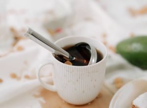 Guia Essencial: como remover manchas de roupa (5 tipos comuns) facilmente