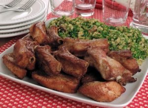 Costelinha com virado de couve: faça um almoço completo em 40 minutos