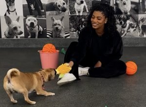 Taylor Rooks atira e marca em seu sonho Dodo com tema de basquete