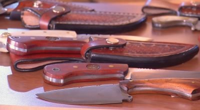 Cuteleiros reciclam materiais e criam facas únicas