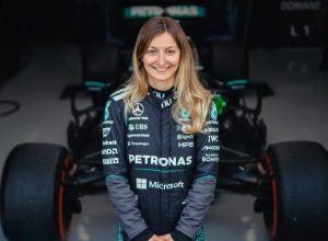 Campeã da F1 Academy, Doriane Pin pilota um F1 pela primeira vez