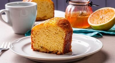 Faltou fermento? O segredo do bicarbonato com limão para o bolo crescer