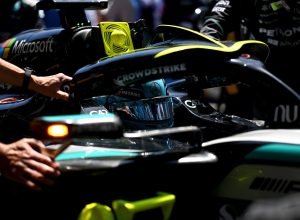 Mercedes assume culpa por punições de Russell: "Erro nosso"