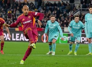 Roma enfrenta Bolonha com o destino europeu escapando de suas garras