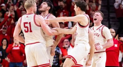 Nº 13, Nebraska, derrota Nº 9, Michigan St., pela 18ª vitória consecutiva