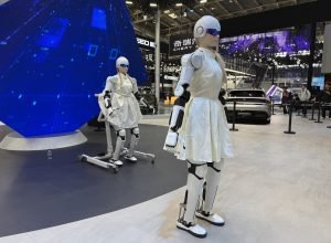 Salão de Pequim: grupo Chery mostra robôs humanoides de R$ 210 mil