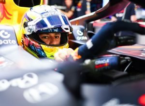 Hadjar encontra 'erro' de antigos companheiros de Verstappen