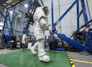 A pesquisa da missão lunar Artemis II da NASA continua na Terra