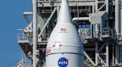 Nave espacial Orion da NASA na plataforma de lançamento