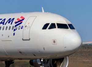 Latam vai cancelar voos em junho e prevê custo extra de US$ 700 milhões com combustível