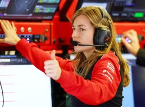 Conheça os engenheiros de corrida de cada piloto na F1 em 2026