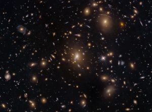 Hubble vê enxame de galáxias