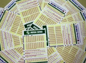 Mega-Sena acumula e prêmio principal vai para R$ 16 milhões