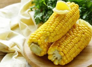 Sem panela de pressão? Veja como cozinhar milho em 5 minutos no micro-ondas