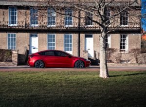 Tesla anuncia recall de quase 219 mil carros por falha na câmera de ré
