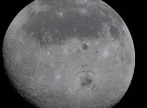 Astronautas Artemis II quebram um recorde e nomeiam uma cratera