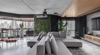 Neste apê, o canteiro virou área para pets, com grama especial e sistema de esgoto