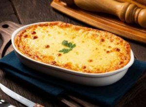 Frango desfiado nunca mais será sem graça com esta receita