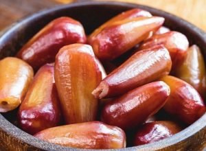 Pinhão salteado com manteiga, alho e ervas: perfeito para festas juninas!