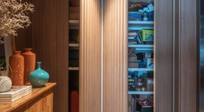 Porta de armário: correr ou abrir? Guia completo com 5 tipos e acabamentos tendência