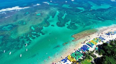 Porto de Galinhas proíbe cobrança mínima e venda casada nas barracas de praia