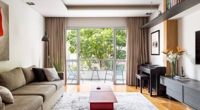 Prático e moderno: apartamento tem ambientes integrados e divisórias vazadas