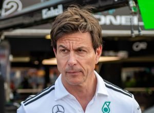 Wolff lembra demissão de Hamilton e Rosberg após batida em 16