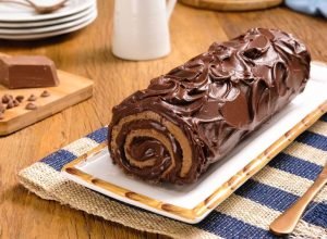 Receita de sobremesa: faça um delicioso rocambole de chocolate