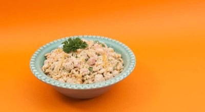 Receita: farofa rápida de cream cracker com bacon e cenoura