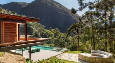 Refúgio em Itaipava: Casa de campo integra arquitetura à bosque de araucárias centenárias