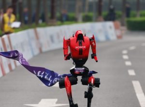 Um robô humanóide estabeleceu um recorde de meia maratona na China
