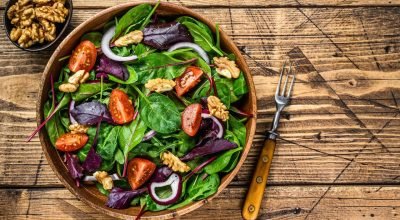 Salada de acelga especial com atum pronta em 3 passos simples