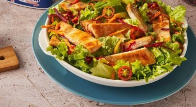 Salada de verão! Experimente uma receita refrescante e proteica