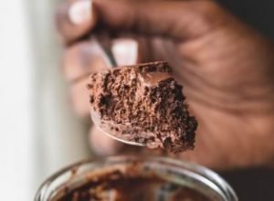 sobremesa de chocolate para celebrar sem abrir mão do sabor