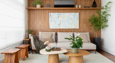 Sofá “comprado errado” vira protagonista da renovação da sala e office deste apê