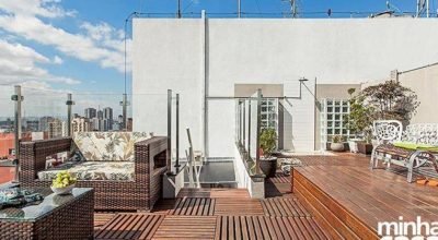 Terraço na cobertura: projeto transforma telhado em área de lazer com chuveirão