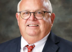 Diretor da Pauls Valley High School ferido em tiroteio na escola; atirador identificado como ex-aluno